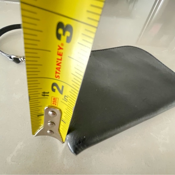 GAP BLACK LEATHER WALLET POUCHZIPPER CLOSURE - Picture 12 of 13